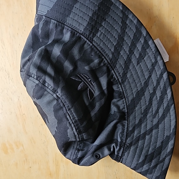 ADIDAS BUCKET HAT - Picture 9 of 10